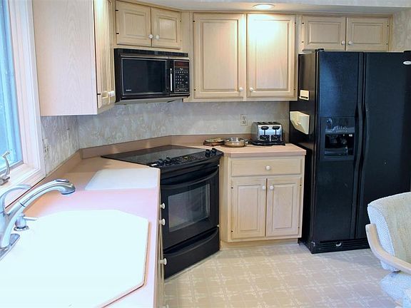 5th image of 17980 Amberwood Ln