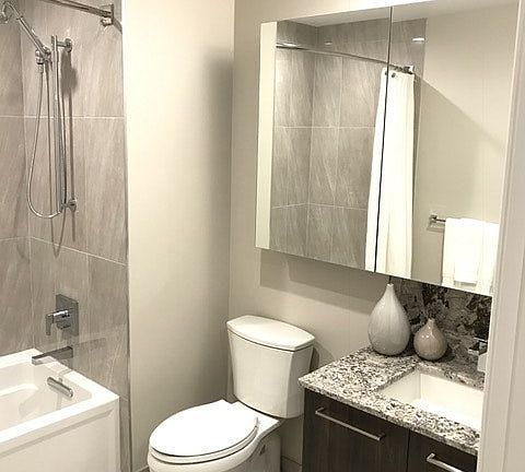 4th image of 740 N Hudson Ave