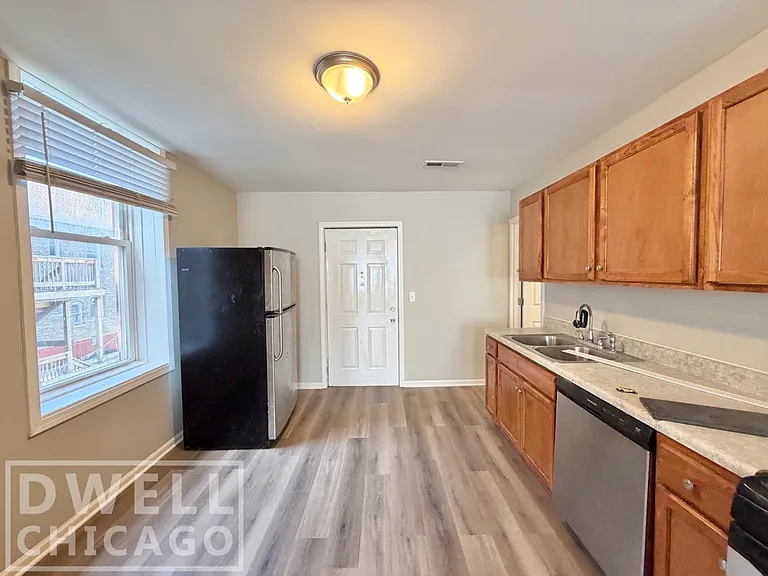 2131 S Fairfield Ave #CH1 — Photo 6