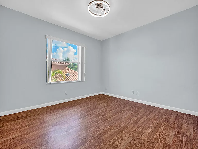 10820 Buttonwood Lake Dr — Photo 16