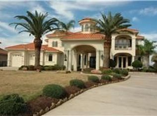 3017 S Island Dr, Seabrook, TX 77586