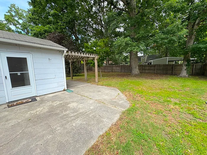 428 Brian Ave — Photo 4