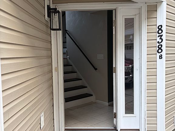 5th image of 838 23rd St #B