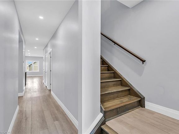 4th image of 275 James St S #20