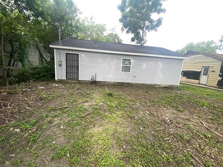 3957 Carolina St — Photo 8