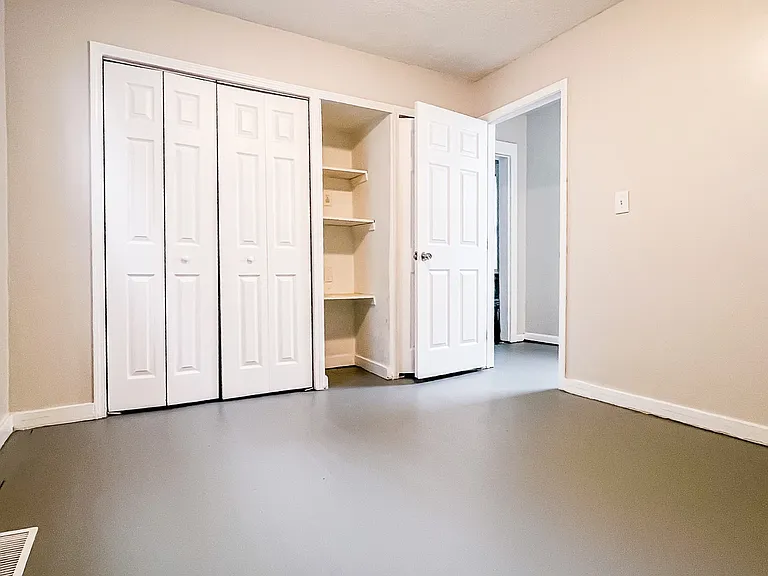 1722 Ekin Ave — Photo 4