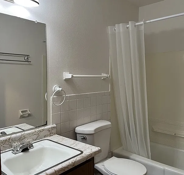 2 Bedroom Corner (B) Bathroom