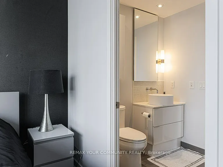 185 Roehampton Ave #1312 — Photo 20
