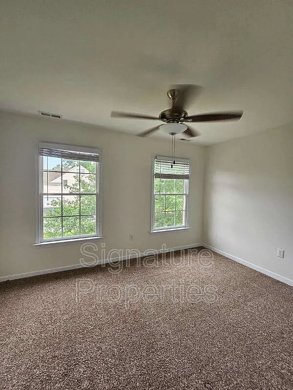 5 bed, 3.5 bath, 3238 sqft, $3,600 — Photo 4