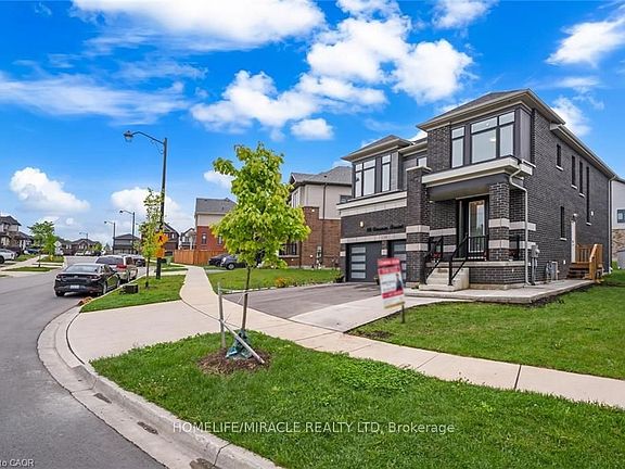 2nd image of 116 Crossmore Cres