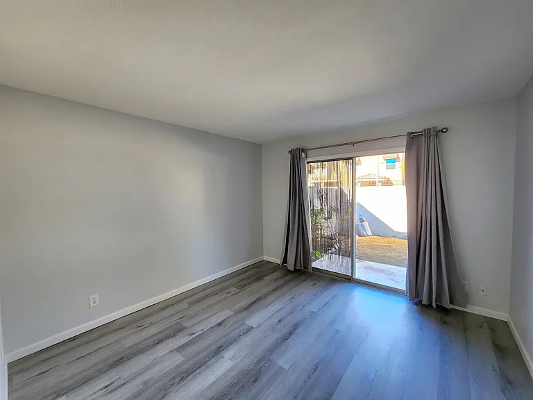 1168 E Cochise Dr — Photo 13