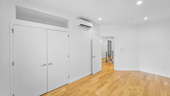 Rented by Nooklyn NYC LLC | media 14