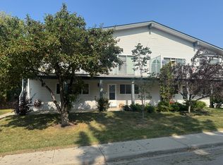 3340 41st St SW #B, Calgary, AB T3E3L2