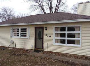 210 Fairfield St, Waterloo, IA 50703