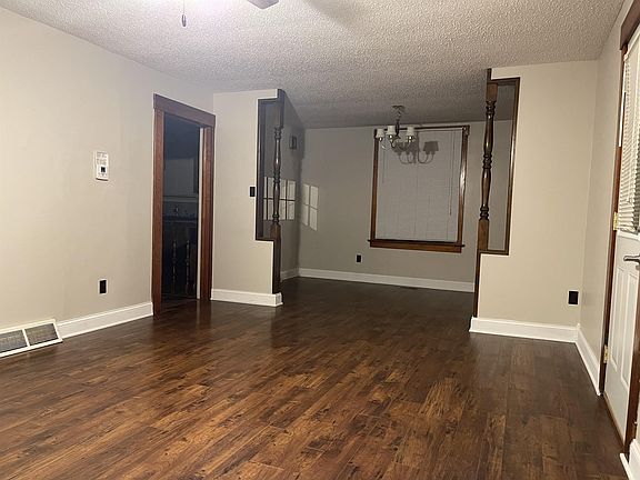 2nd image of 406 Chestnut St