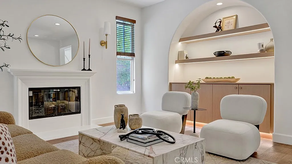 4 bed, 2.5 bath, 2081 sqft, $7,500 — Photo 2