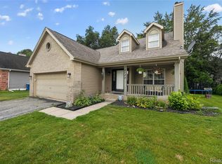 16130 Aspen Hollow Dr, Fenton, MI 48430