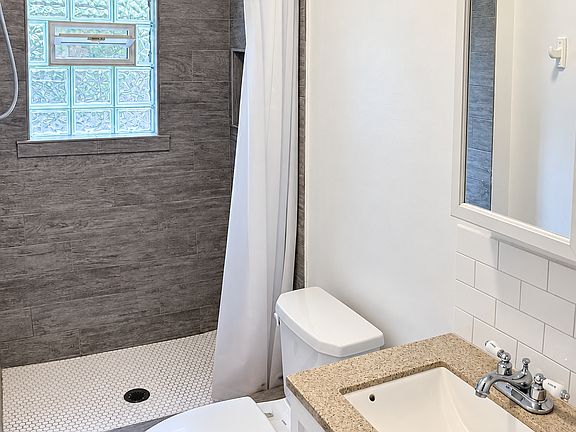 3rd image of 211 Lock St APT 4
