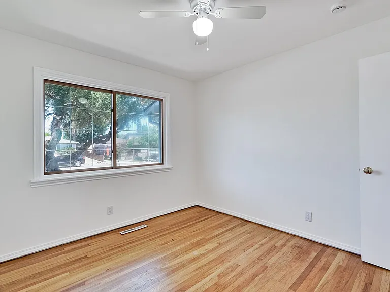 1572 Tobias Dr — Photo 24