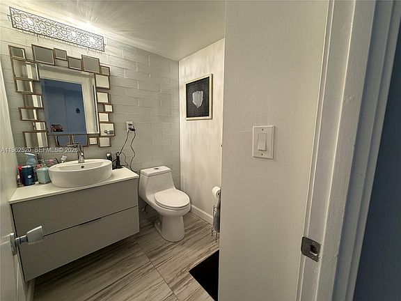 4th image of 19370 Collins Ave APT 1022