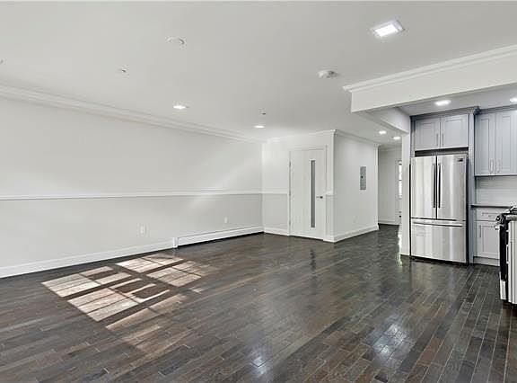 4th image of 4824 Barnes Ave