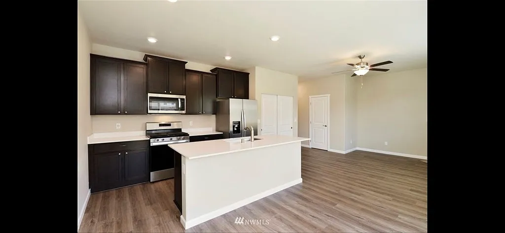 Building Photo - 4762 Driftwood St