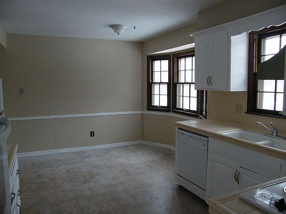 5th image of 8213 W 97th Ter