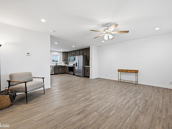 5th image of 113 W 6th St