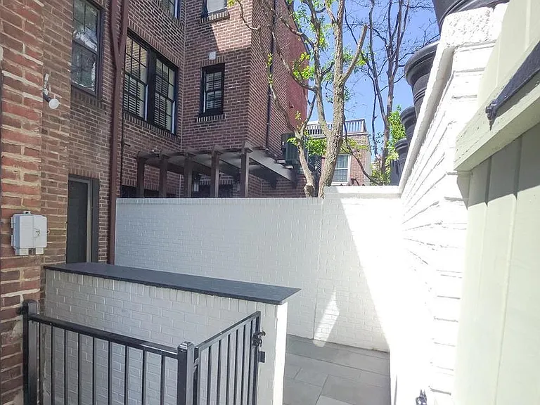 1915 Panama St — Photo 9