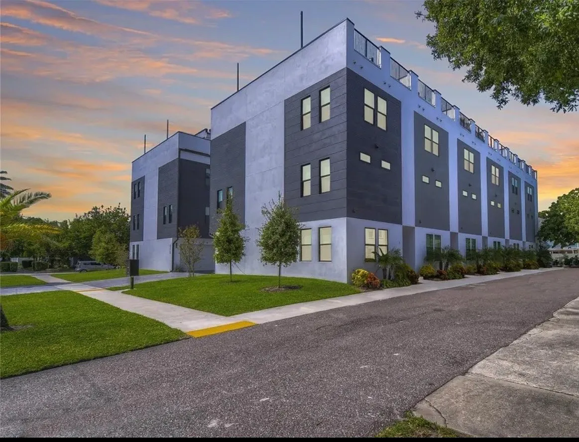 Photo 2 of 26 - 4215 W North A St #4 - Tampa, FL Building Photo - 4215 W North A St #4