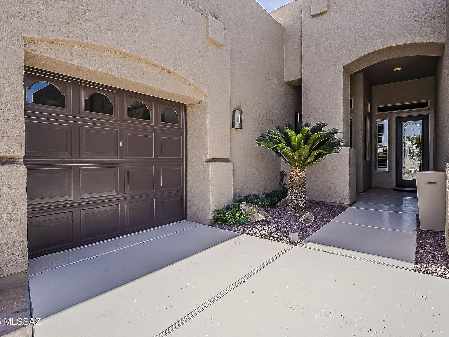 3 bed, 2.5 bath, 2450 sqft, $5,000 — Photo 2