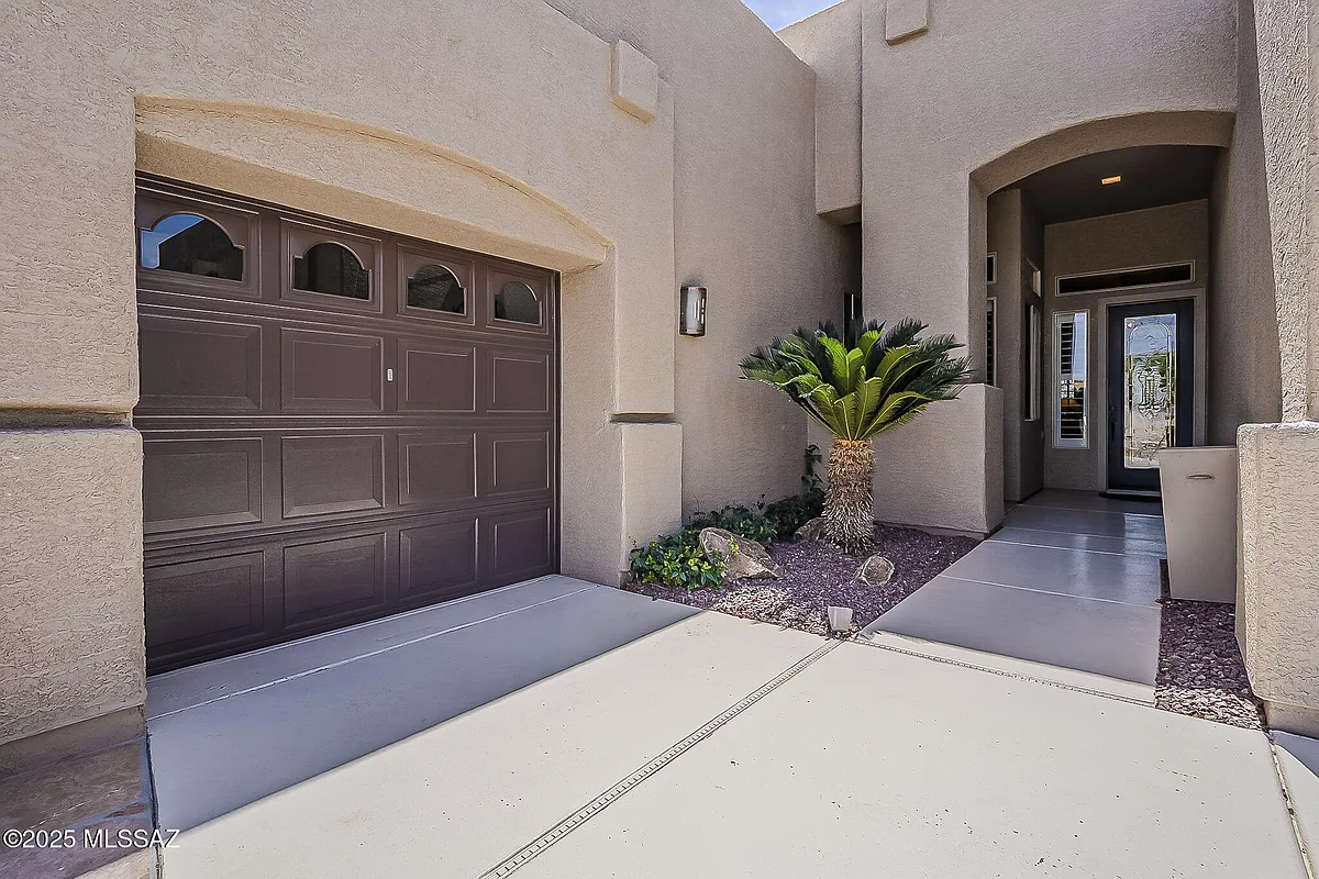 Building Photo - 65473 E Rose Ridge Dr