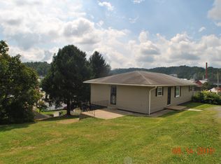 60 Clinton St, Anmoore, WV 26323