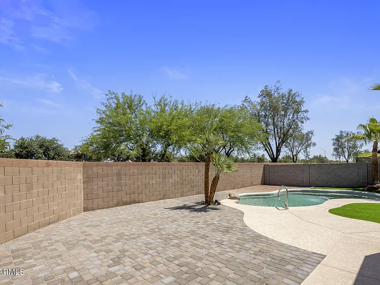 17862 W Caribbean Ln — Photo 29
