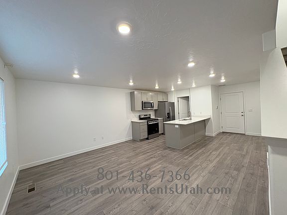 4th image of 914 N Canvasback Dr