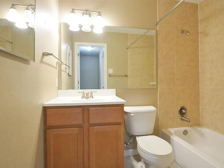1249 Clarkson Ct — Photo 16