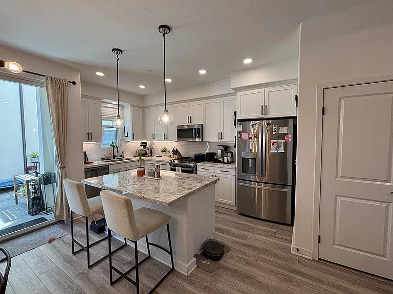 1564 E Thompson Blvd — Photo 3