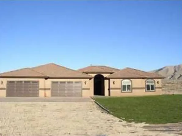 9525 Locust Rd, Apple Valley, CA 92308