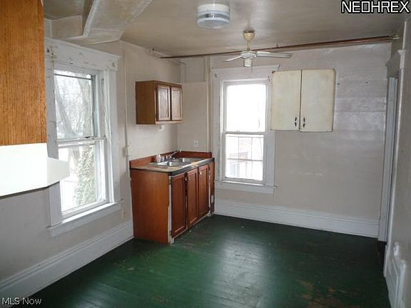 2nd image of 115 E Cuyahoga Falls Ave