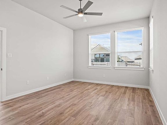 5th image of 142 Paul Pena Dr