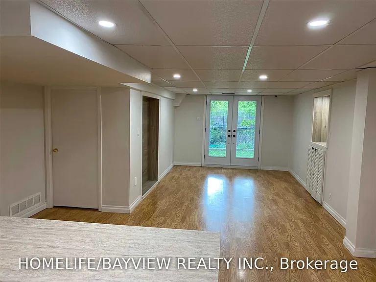 36 Eleanor Cir #LOWER — Photo 5