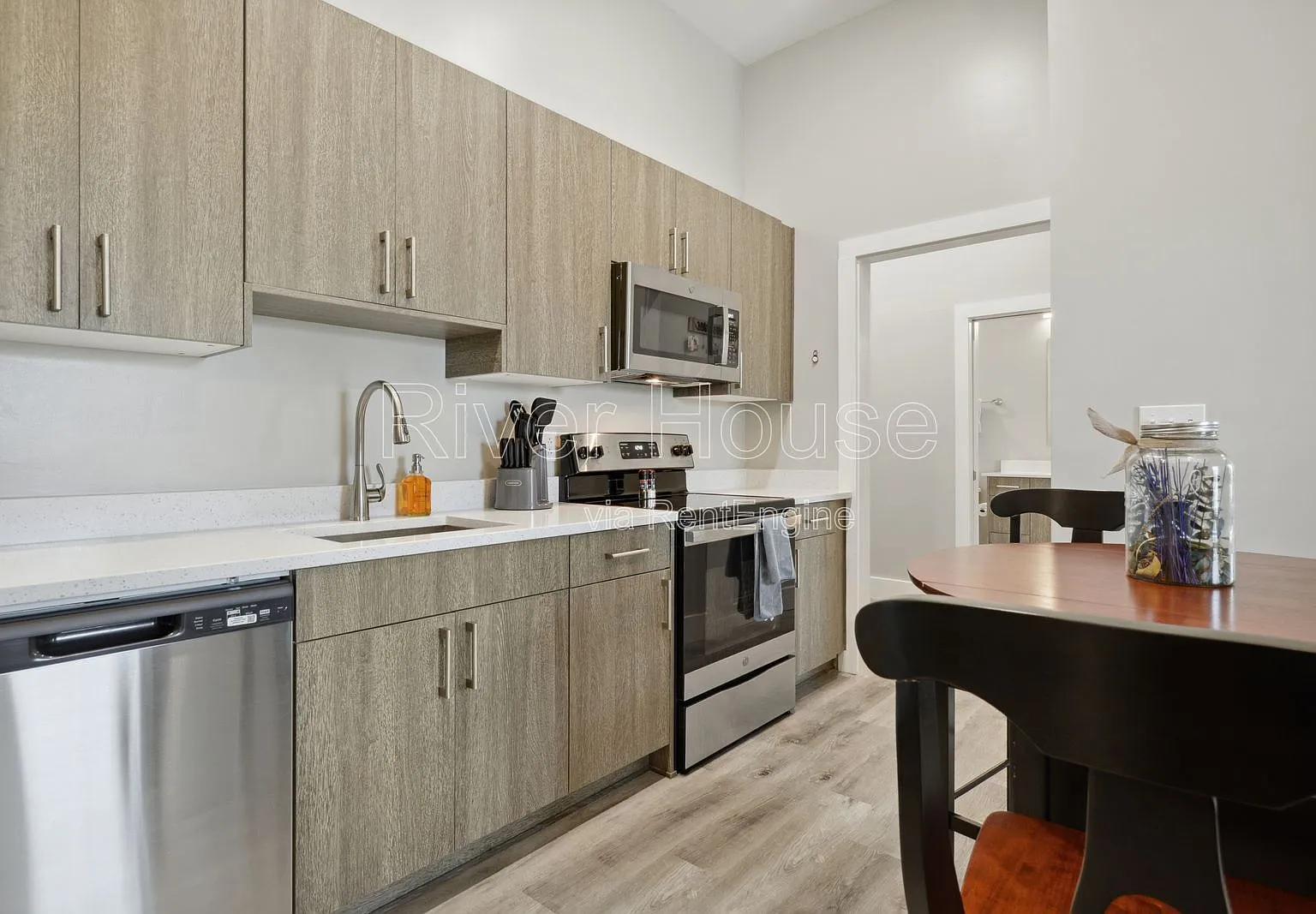 1 bed, 1.0 bath, 562 sqft, $1,234 — Photo 4