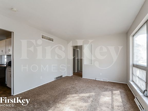 3rd image of 623 Holiday Ave