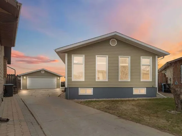 233 W Gladstone Bay, Wood Buffalo, AB T9K 1S3