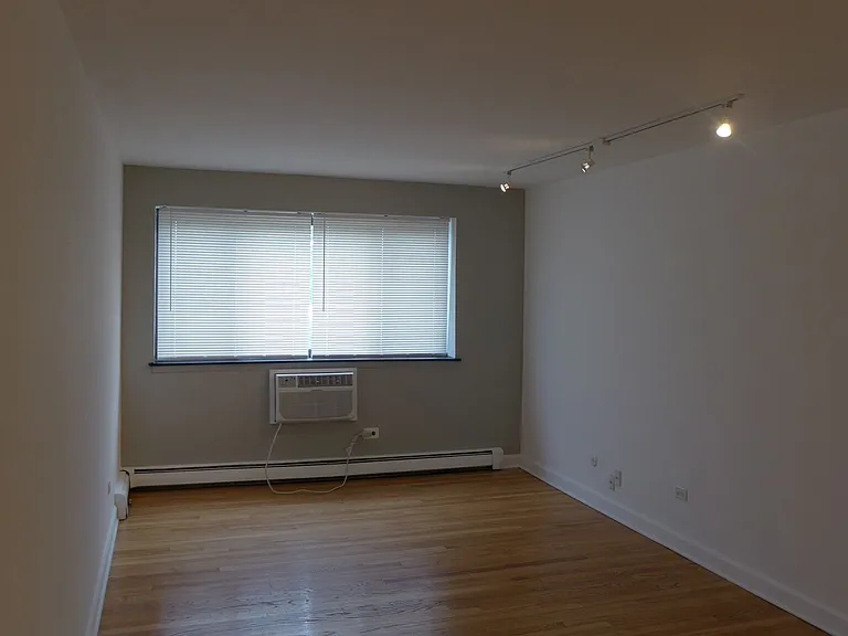 Foster Beach Apartments — Photo 28