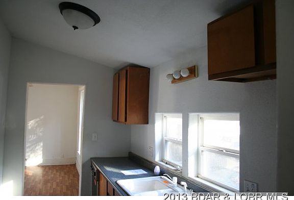 4th image of 111 N Locust St