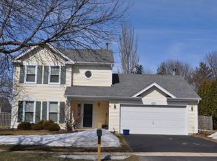 830 Cimarron Dr, Cary, IL 60013