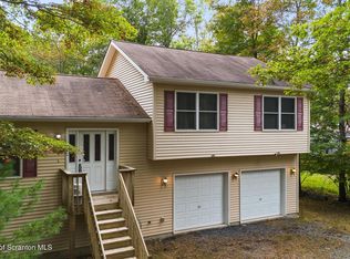 4806 Glacier Dr, East Stroudsburg, PA 18302