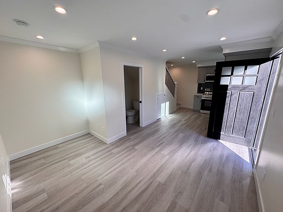 4th image of 23442 Kathryn Ave