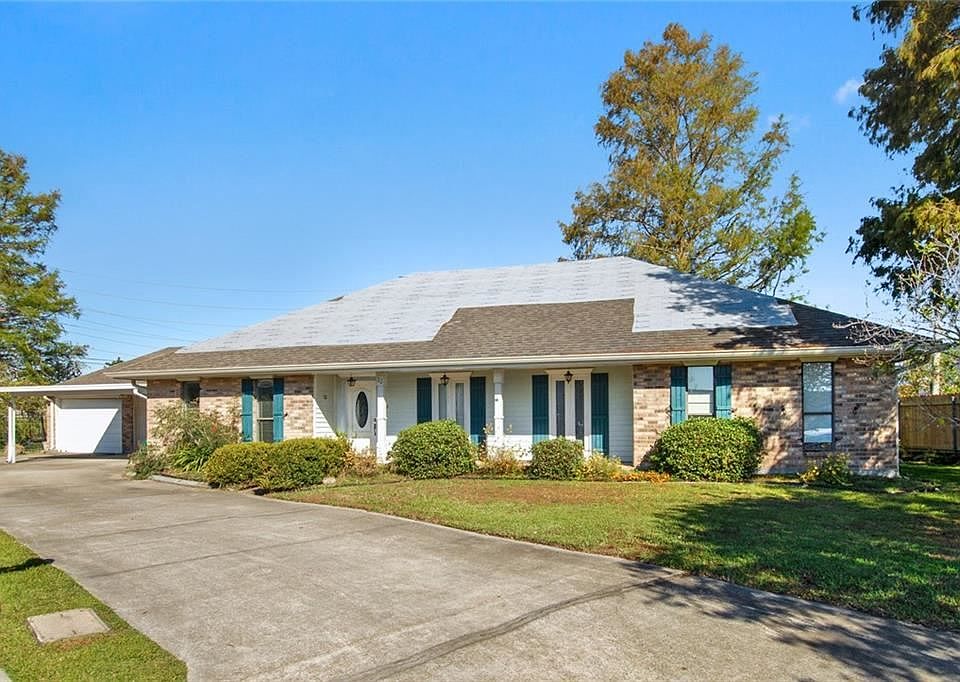 1st image of 22 Saint Thomas Dr